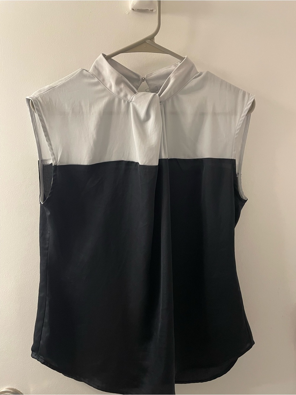 New York & Company Black and White Sleeveless Mock-Neck Blouse